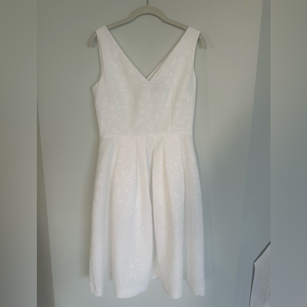 Chic White Floral Midi Dress Tahari